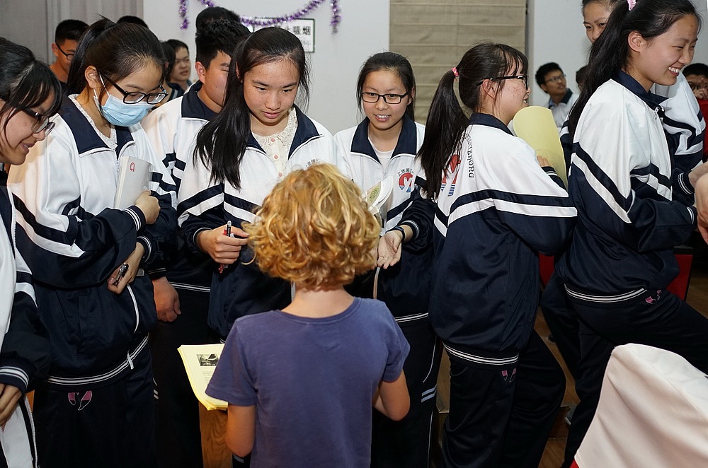 Lecture “How to build a livelong relationship with classical music” at Songjian Middle School