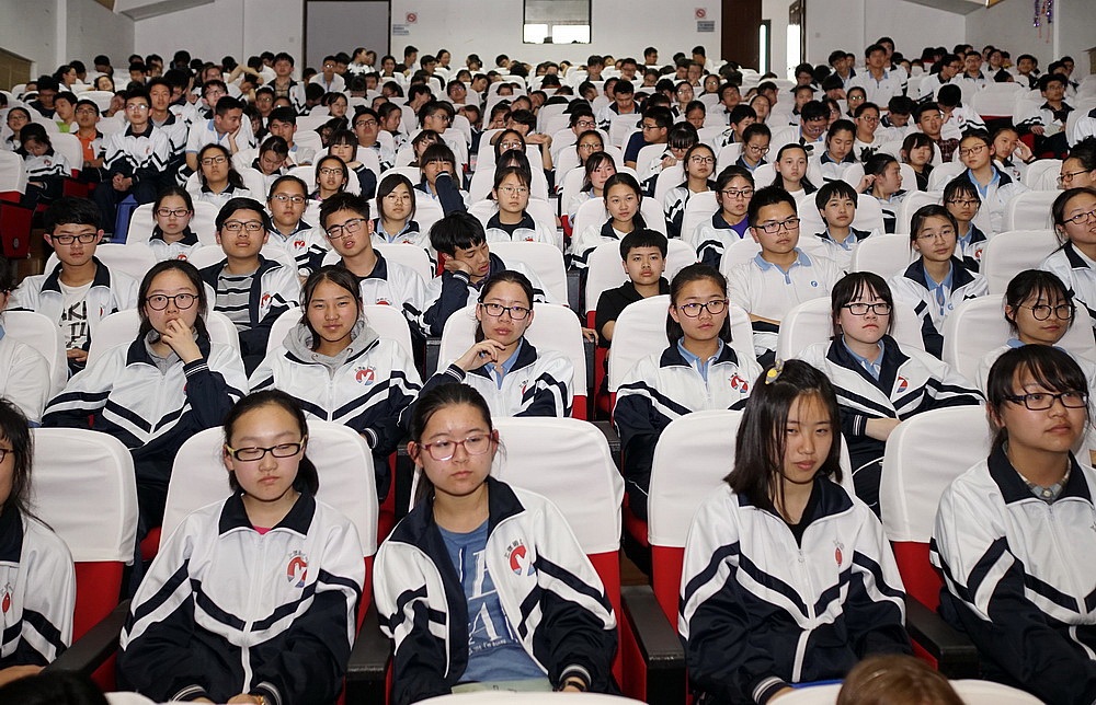 Lecture “How to build a livelong relationship with classical music” at Songjian Middle School