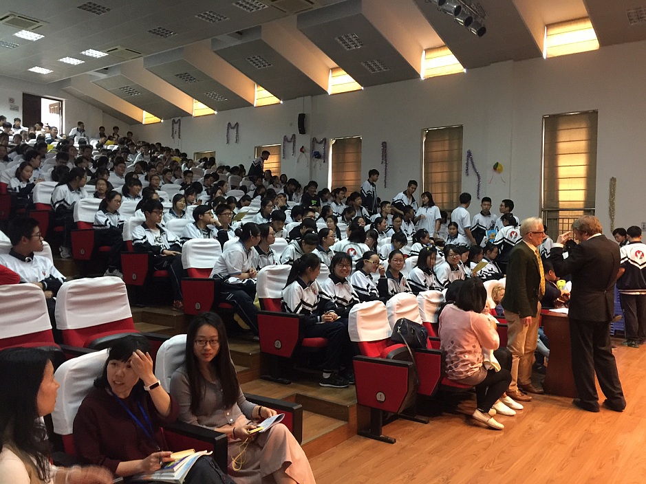Lecture “How to build a livelong relationship with classical music” at Songjian Middle School