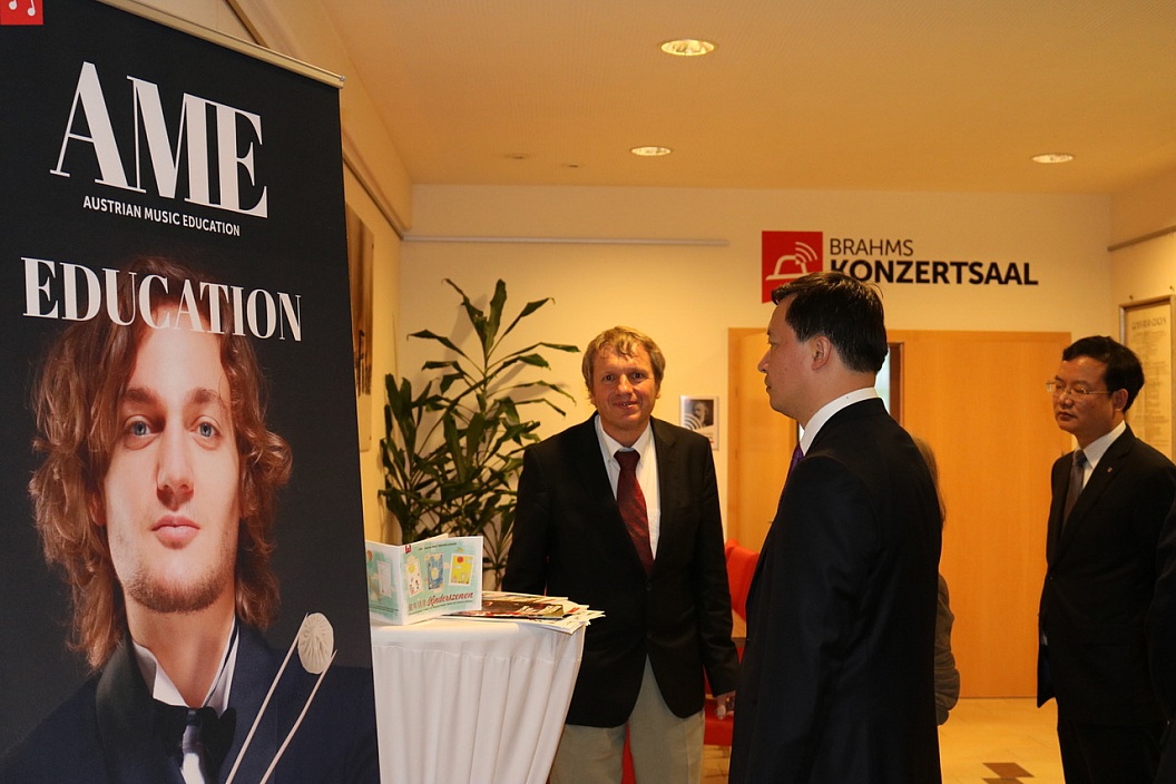 Mayor of Leshan visiting the AME
